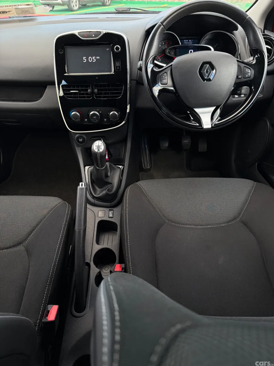 Renault Clio Hatchback, Petrol, 2016, Red