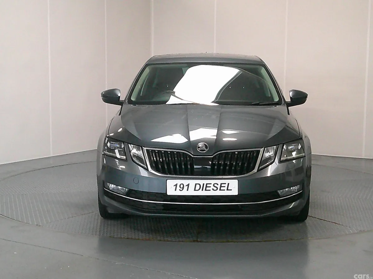 Skoda Octavia Hatchback, Diesel, 2019, Grey