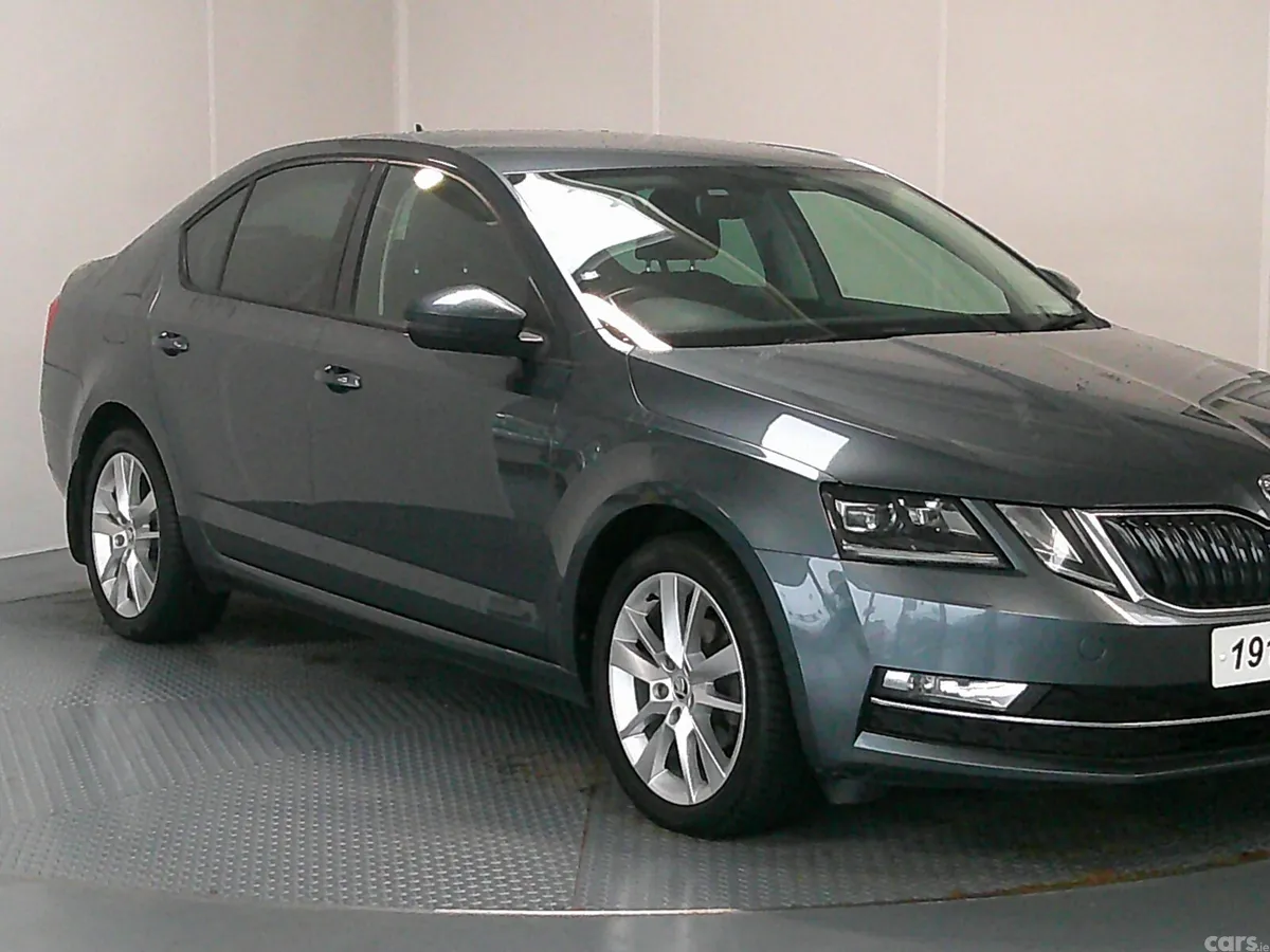 Skoda Octavia Hatchback, Diesel, 2019, Grey
