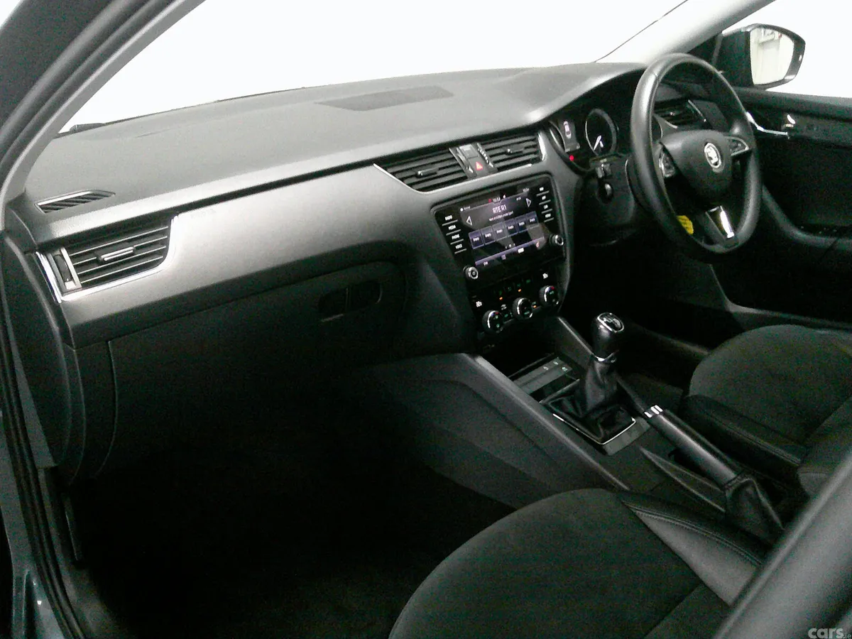 Skoda Octavia Hatchback, Diesel, 2019, Grey