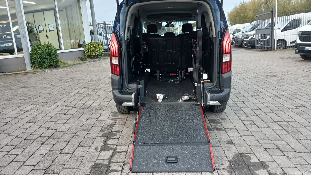 Peugeot Rifter MPV, Diesel, 2021, Blue