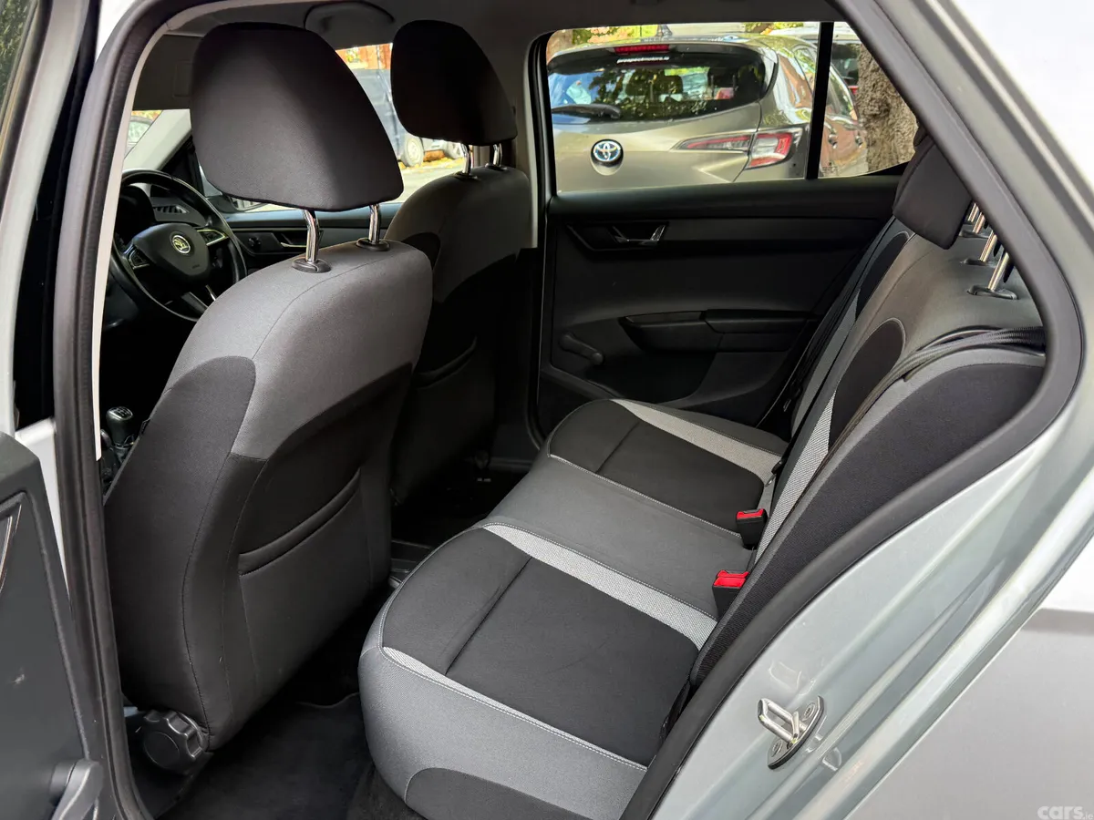 Skoda Fabia Hatchback, Petrol, 2015, Silver