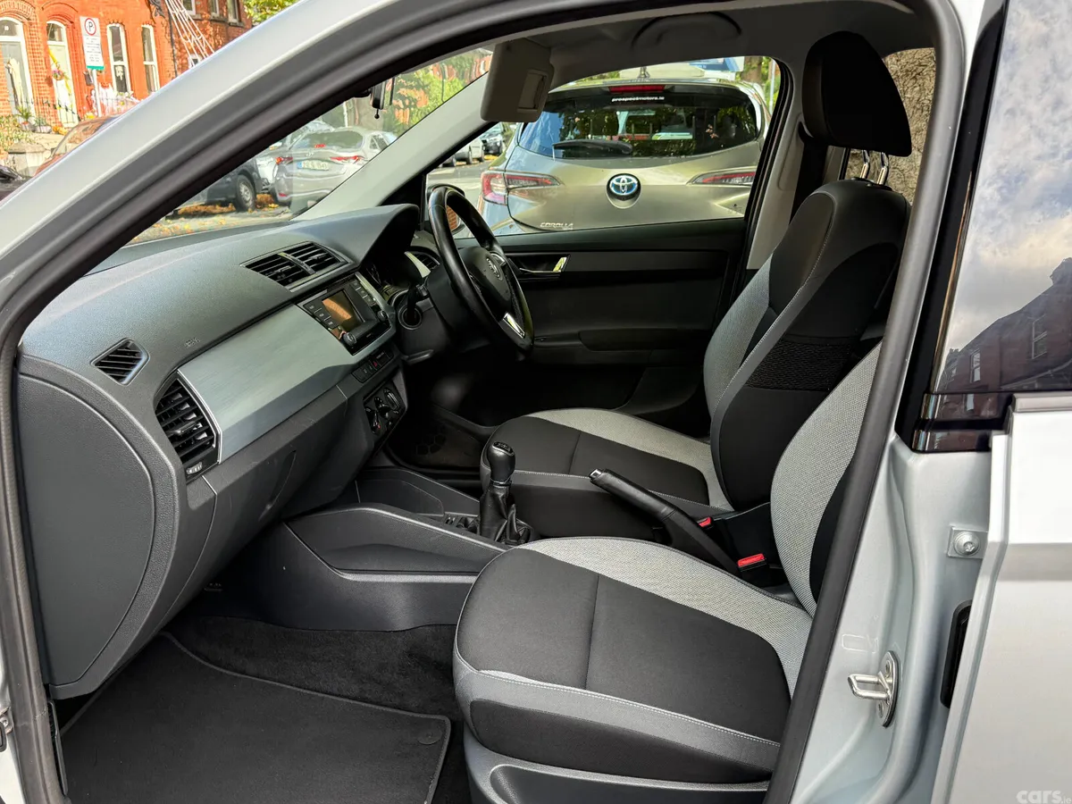 Skoda Fabia Hatchback, Petrol, 2015, Silver