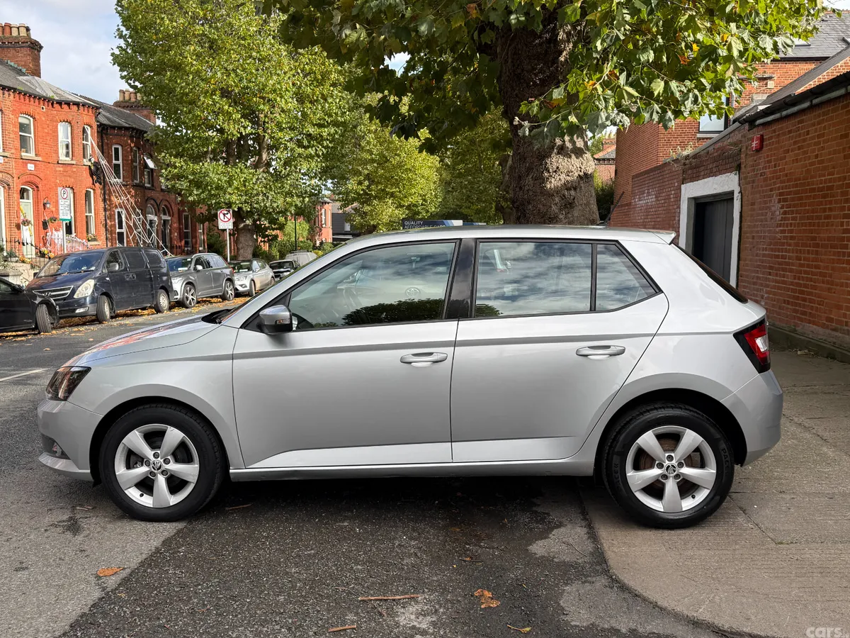 Skoda Fabia Hatchback, Petrol, 2015, Silver