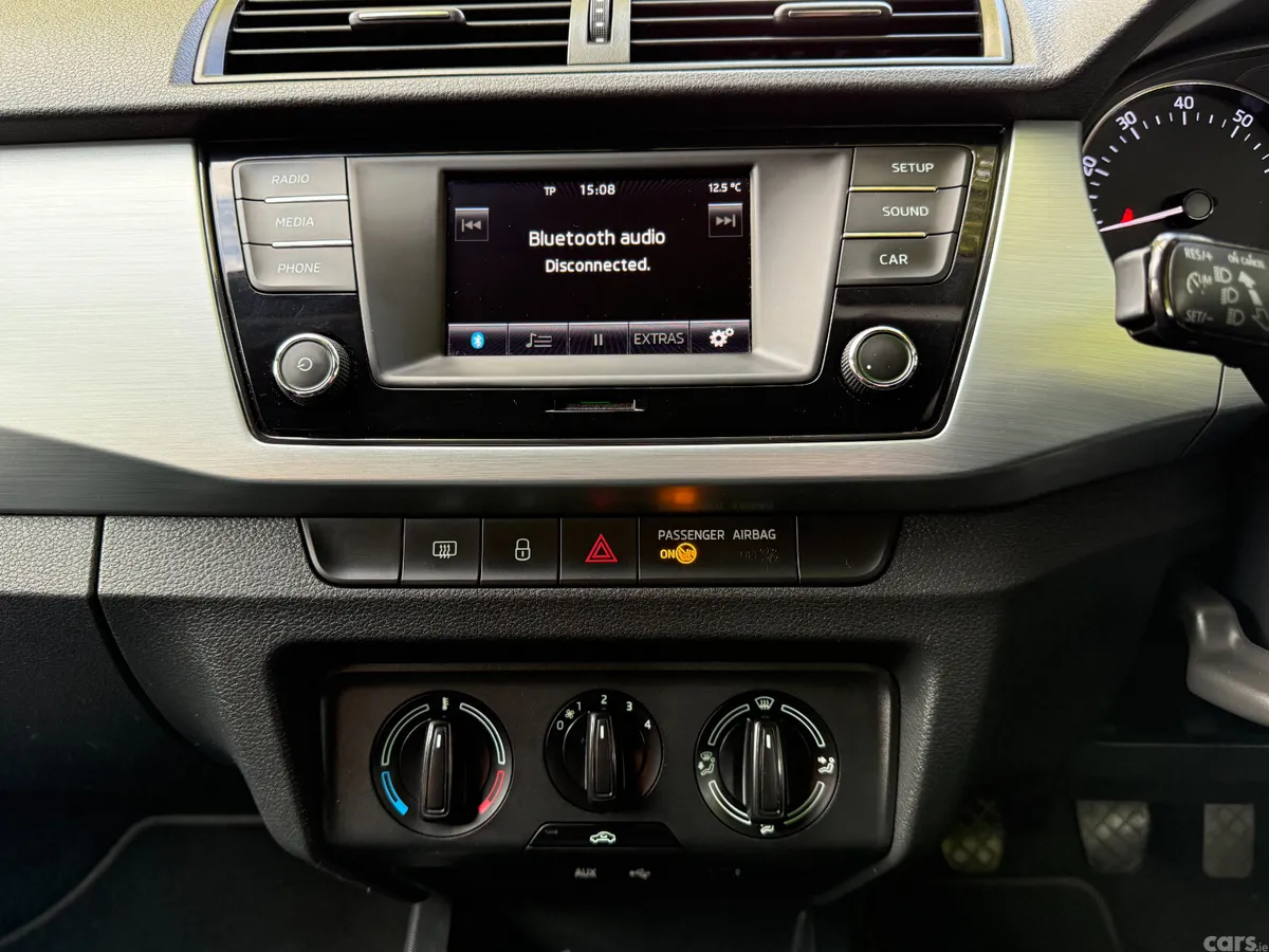 Skoda Fabia Hatchback, Petrol, 2015, Silver