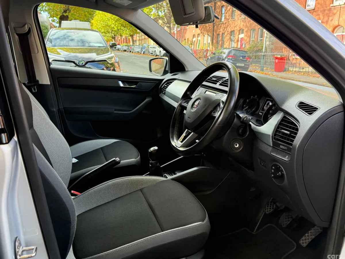 Skoda Fabia Hatchback, Petrol, 2015, Silver