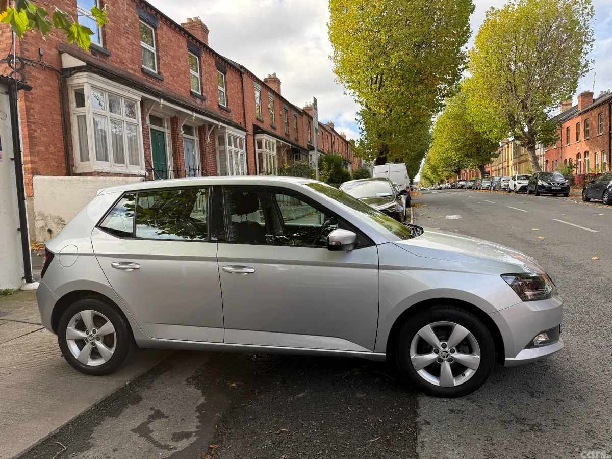 Skoda Fabia Hatchback, Petrol, 2015, Silver