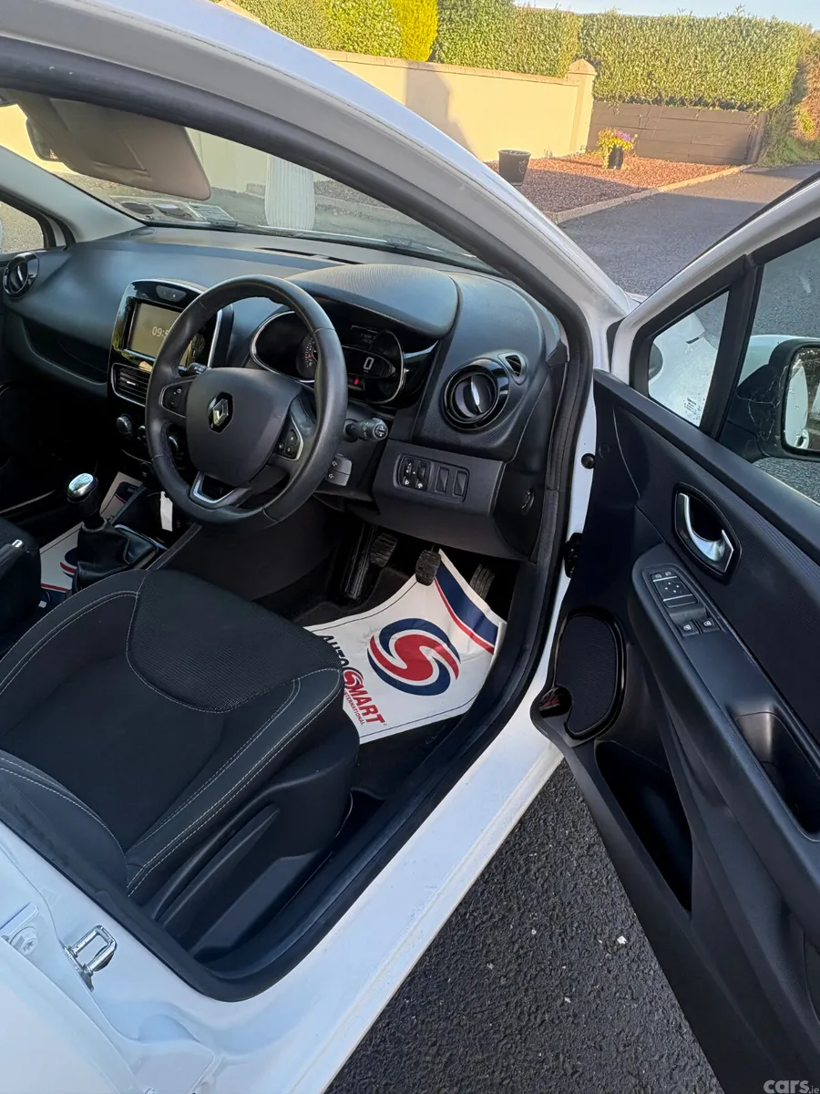 Renault Clio Hatchback, Petrol, 2018, White