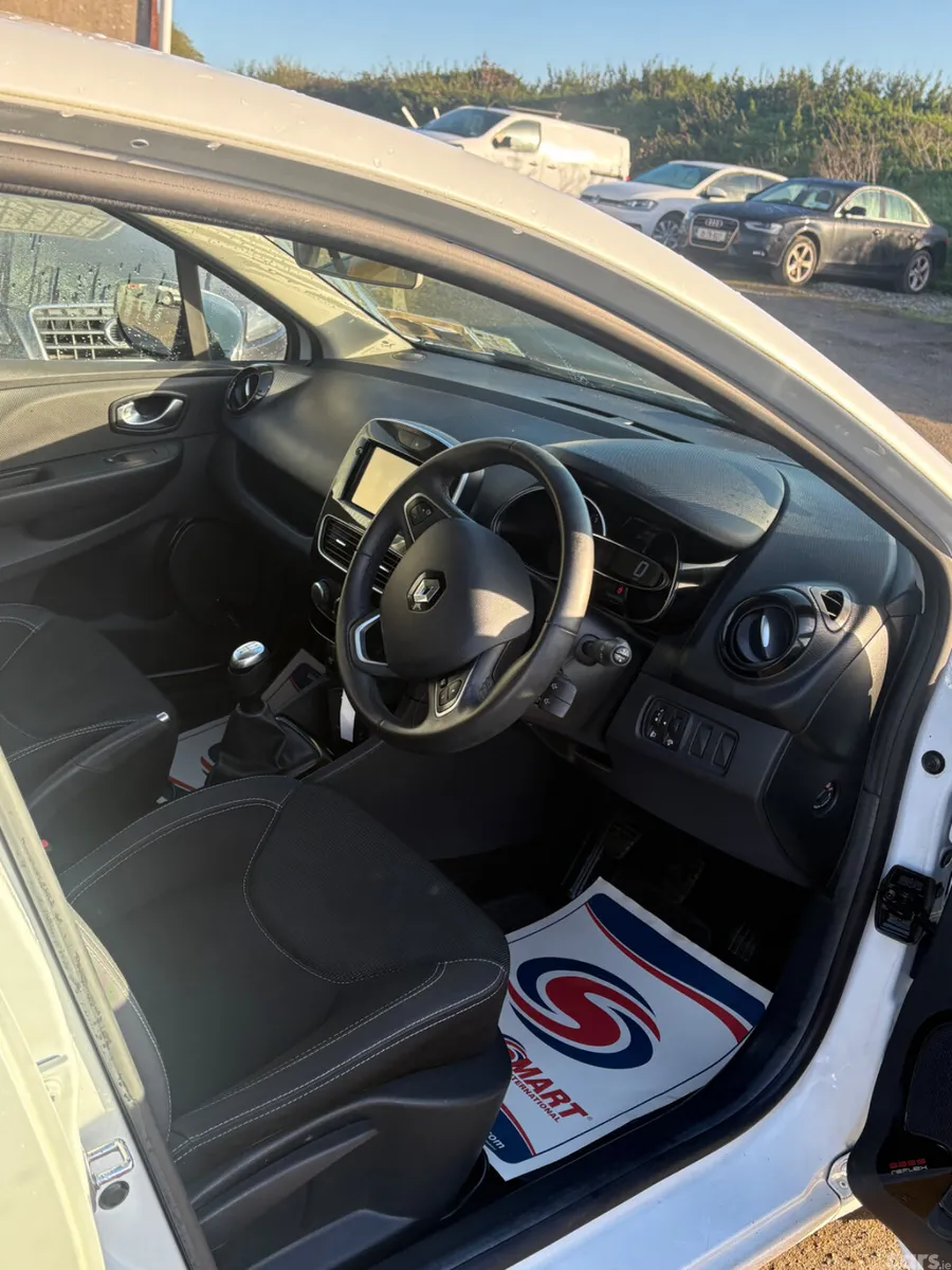 Renault Clio Hatchback, Petrol, 2018, White