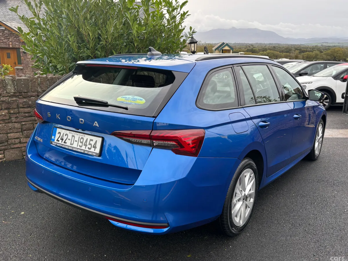 Skoda Octavia Estate, Diesel, 2024, Blue
