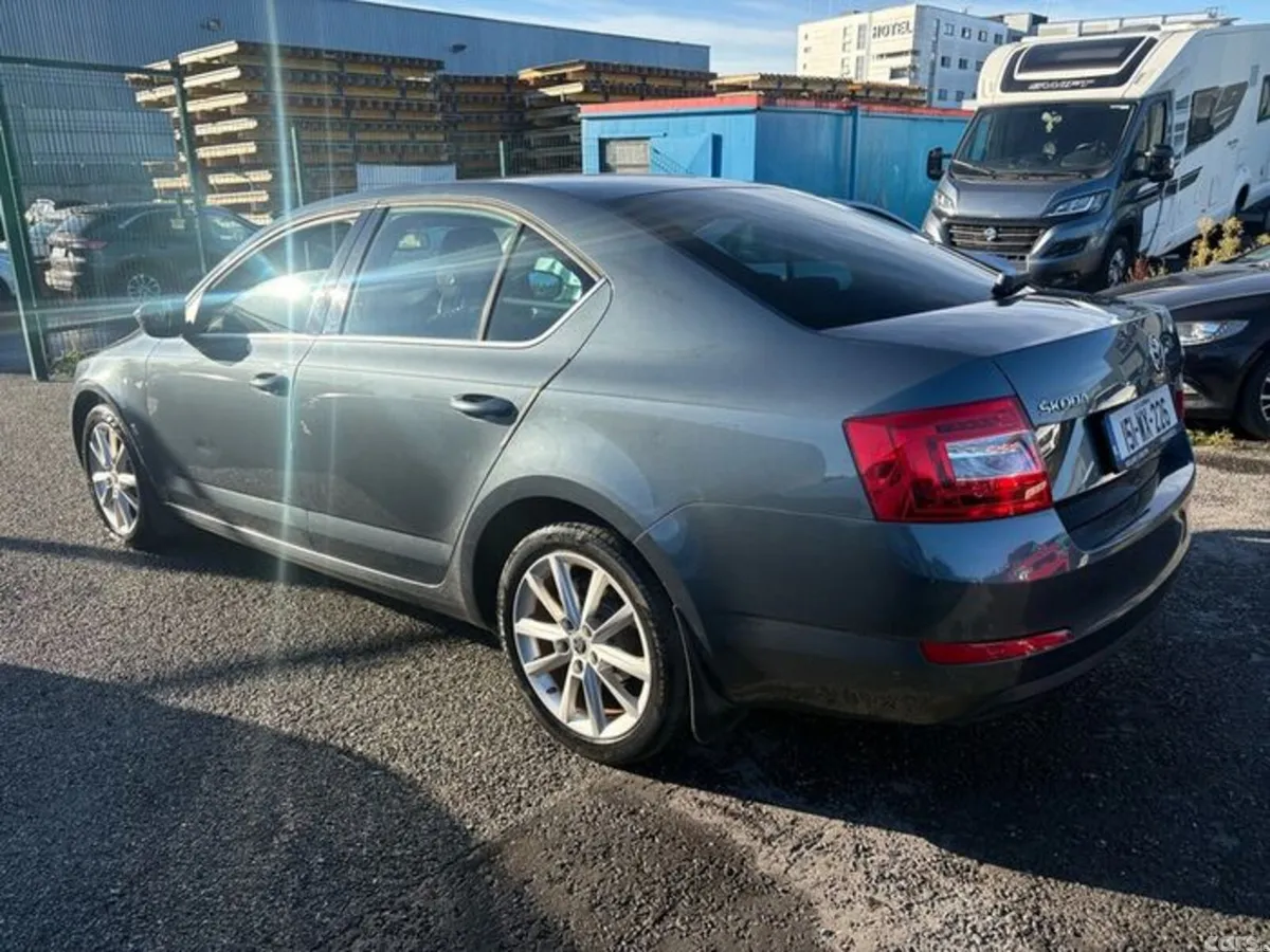 Skoda Octavia Saloon, Diesel, 2015, Grey