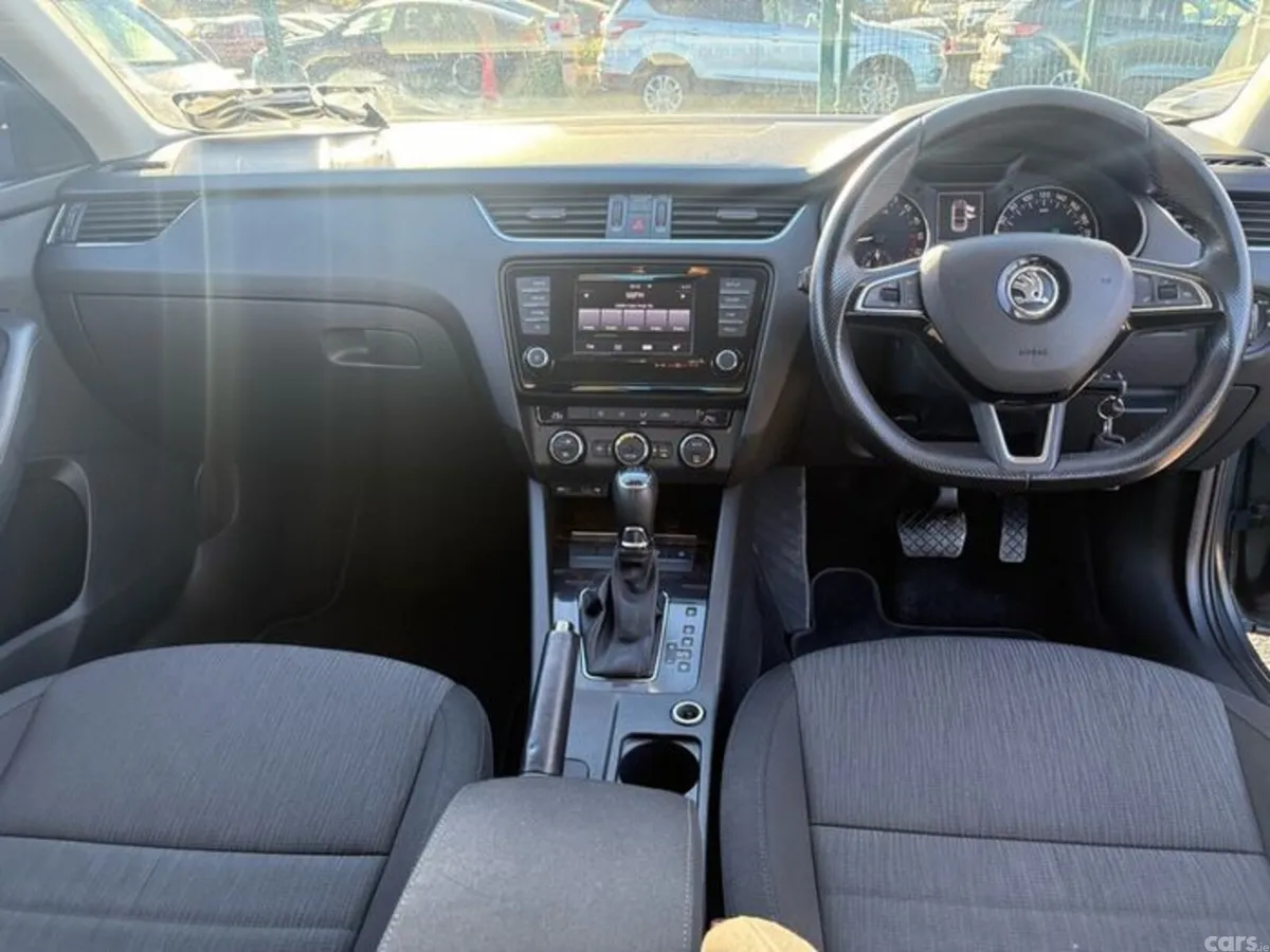 Skoda Octavia Saloon, Diesel, 2015, Grey