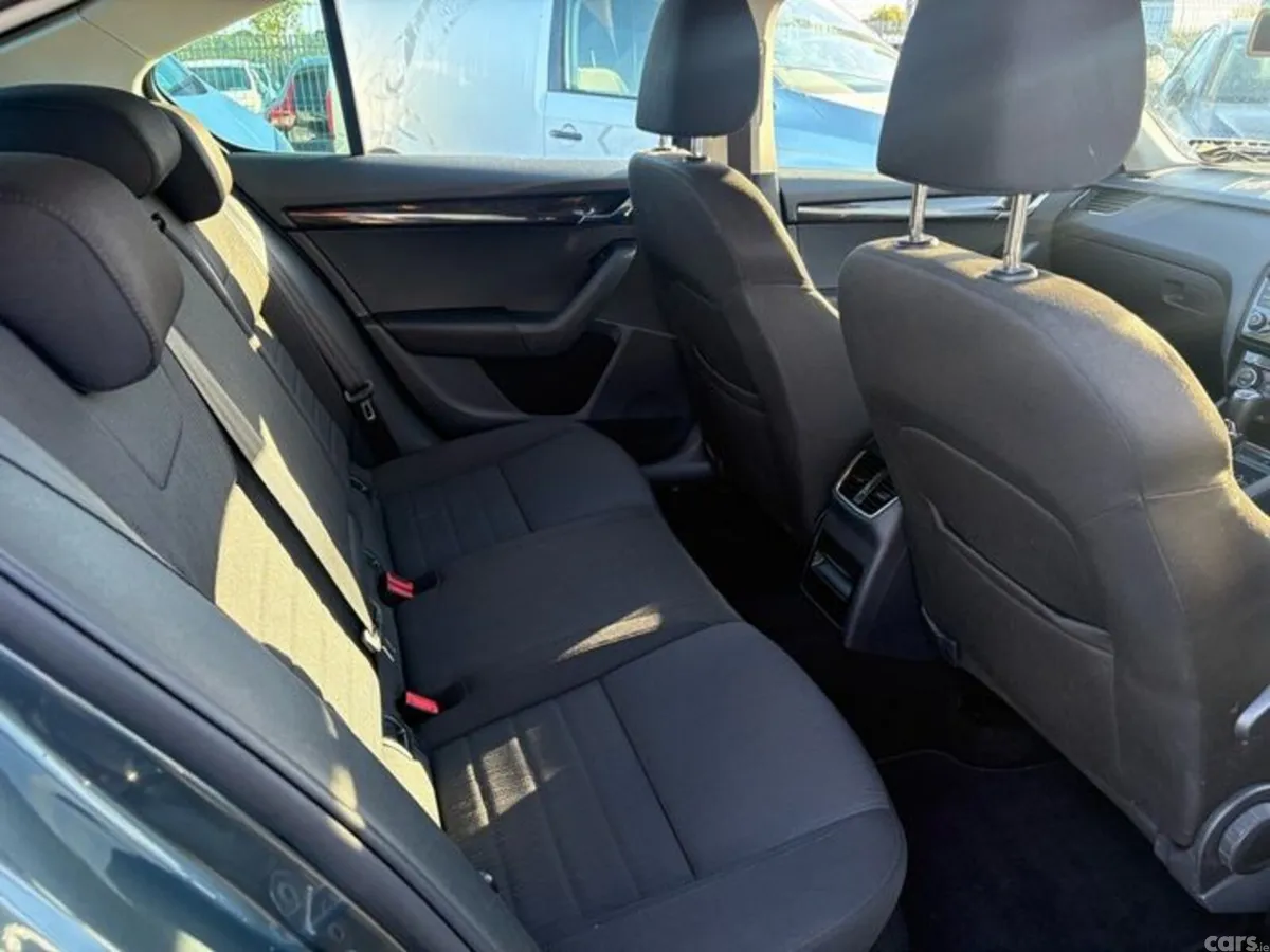 Skoda Octavia Saloon, Diesel, 2015, Grey