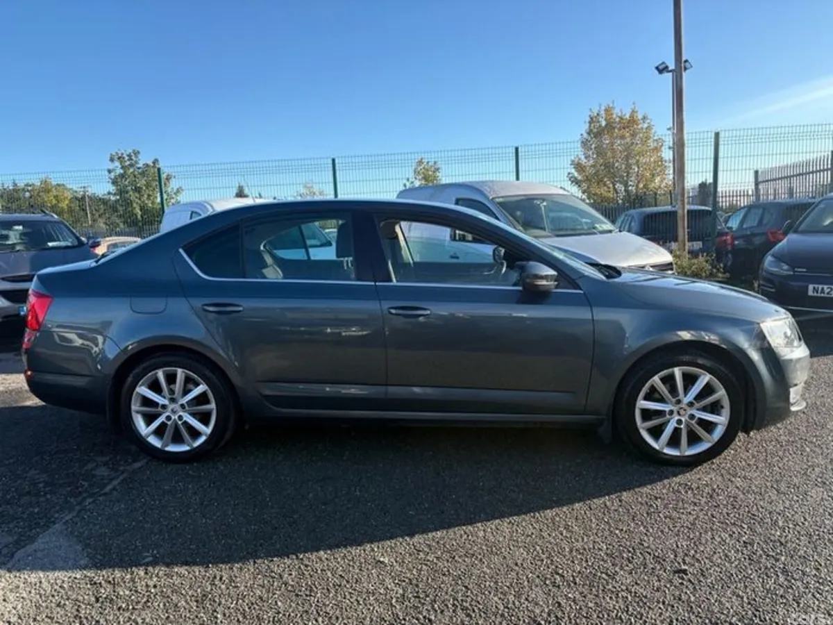 Skoda Octavia Saloon, Diesel, 2015, Grey