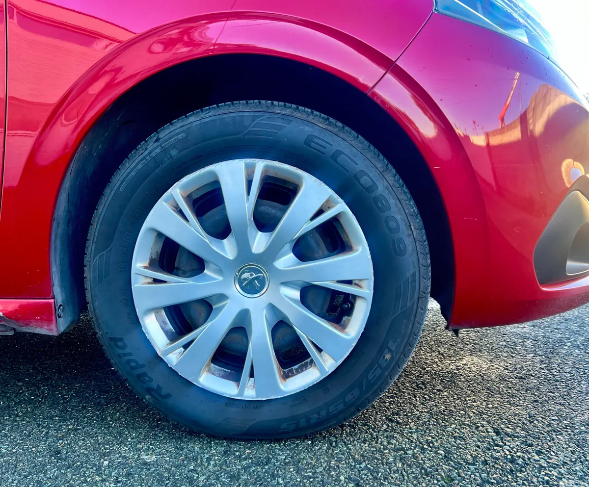 Peugeot 208 Hatchback, Petrol, 2017, Red