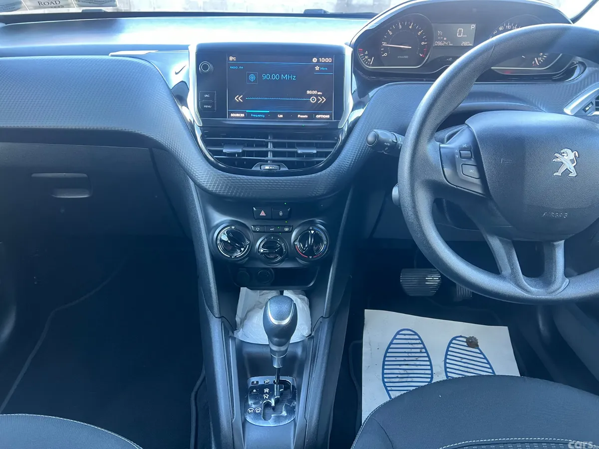 Peugeot 208 Hatchback, Petrol, 2017, Red