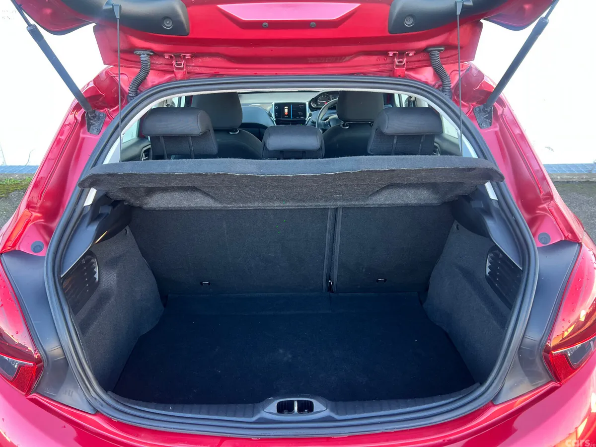 Peugeot 208 Hatchback, Petrol, 2017, Red
