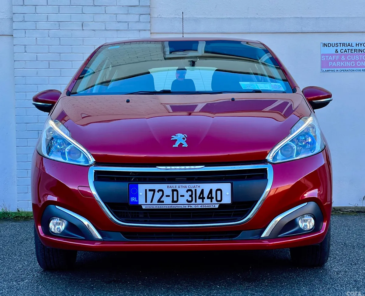 Peugeot 208 Hatchback, Petrol, 2017, Red
