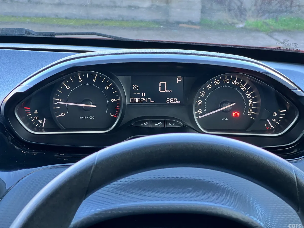 Peugeot 208 Hatchback, Petrol, 2017, Red