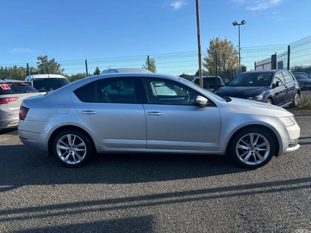 Skoda Octavia Saloon, Diesel, 2020, Grey
