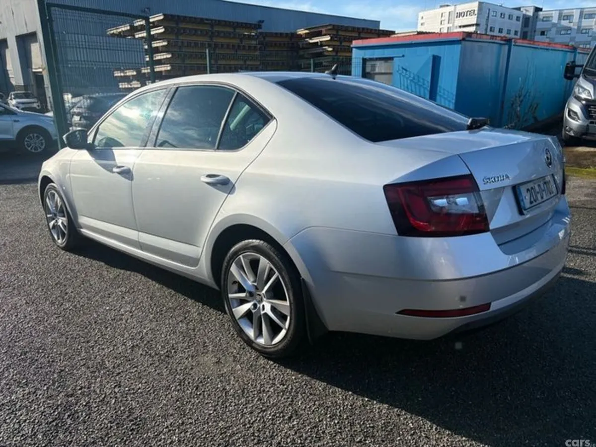 Skoda Octavia Saloon, Diesel, 2020, Grey