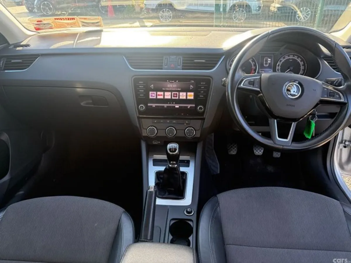 Skoda Octavia Saloon, Diesel, 2020, Grey