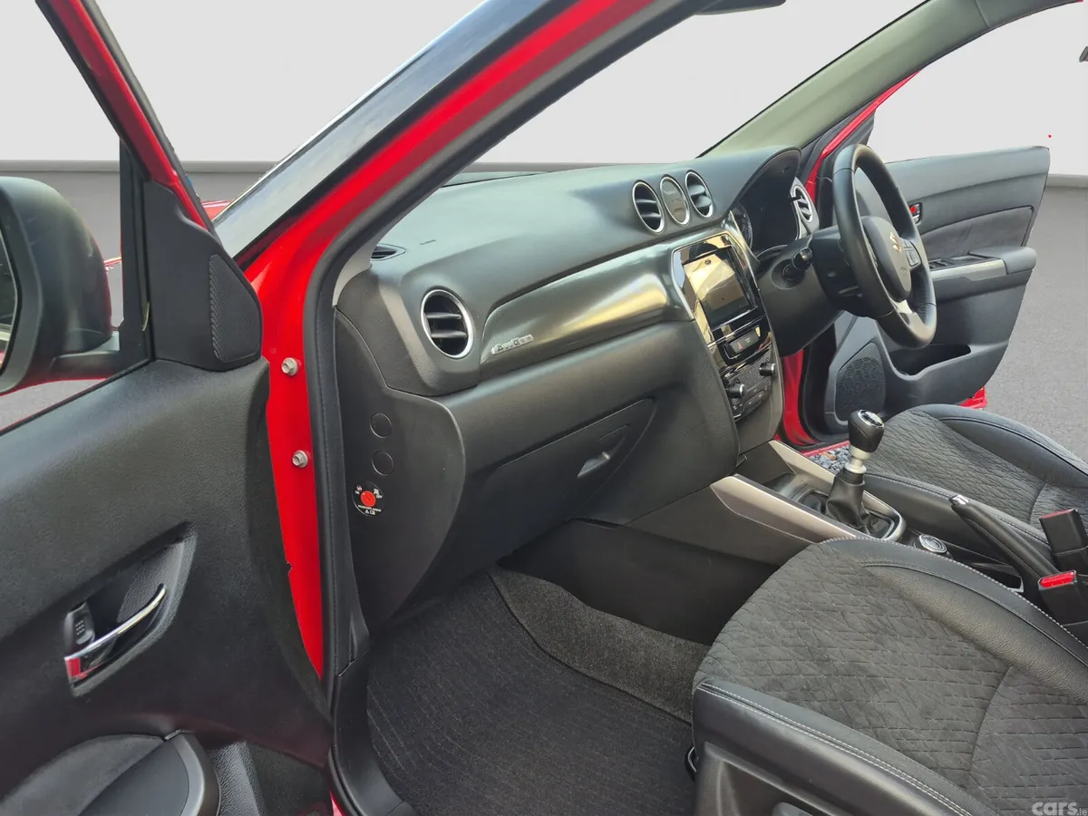Suzuki Vitara SUV, Petrol, 2024, Red