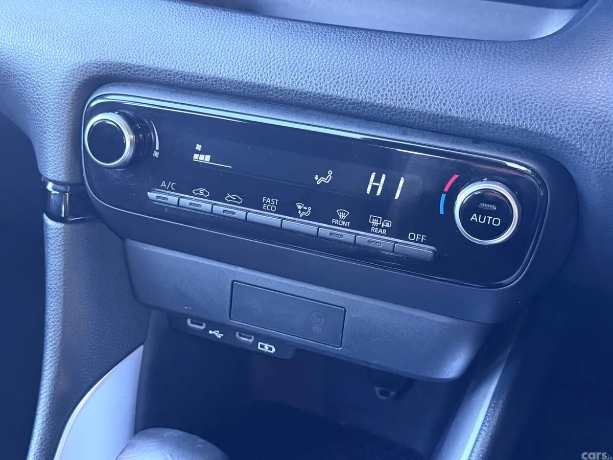 Toyota Yaris Hatchback, Petrol Hybrid, 2024, Black