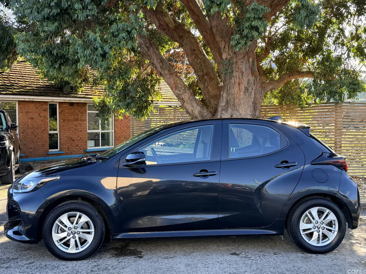 Toyota Yaris Hatchback, Petrol Hybrid, 2024, Black