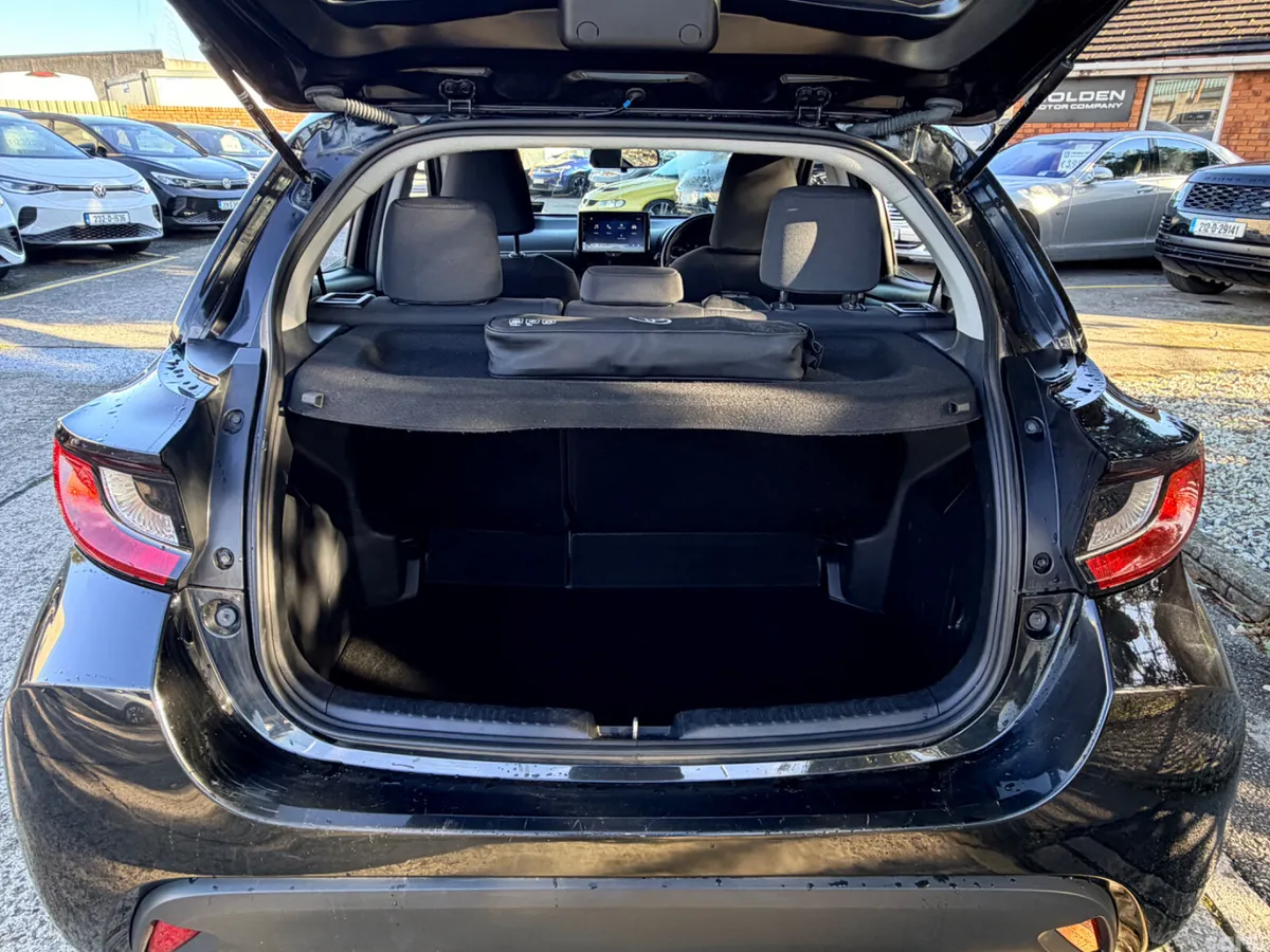 Toyota Yaris Hatchback, Petrol Hybrid, 2024, Black