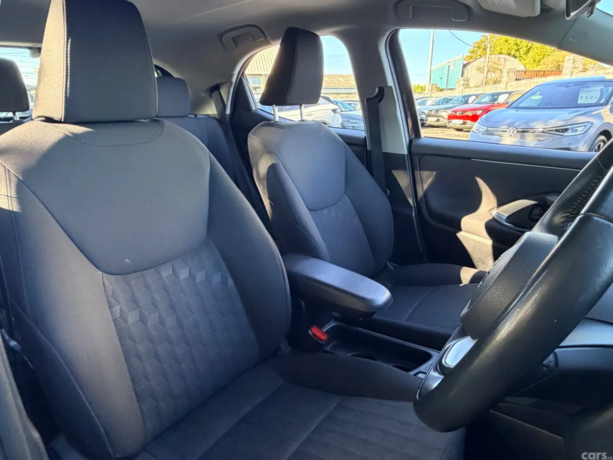 Toyota Yaris Hatchback, Petrol Hybrid, 2024, Black