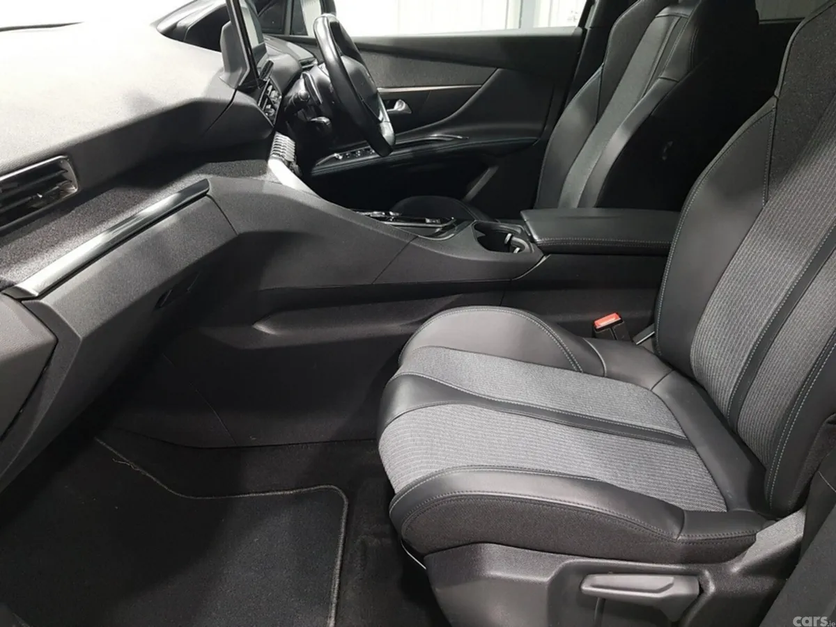 Peugeot 5008 MPV, Diesel, 2024, Black