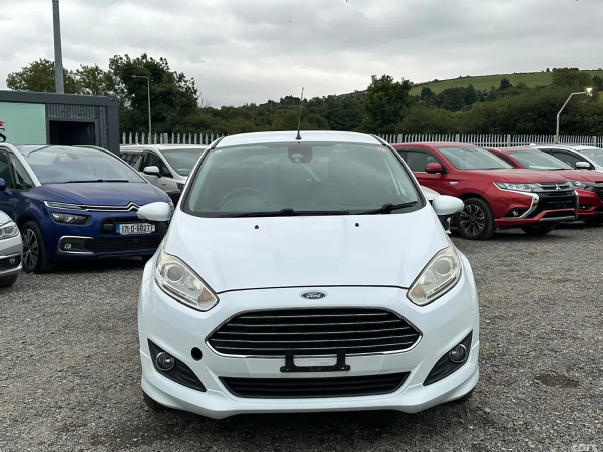 Ford Fiesta Hatchback, Petrol, 2015, White