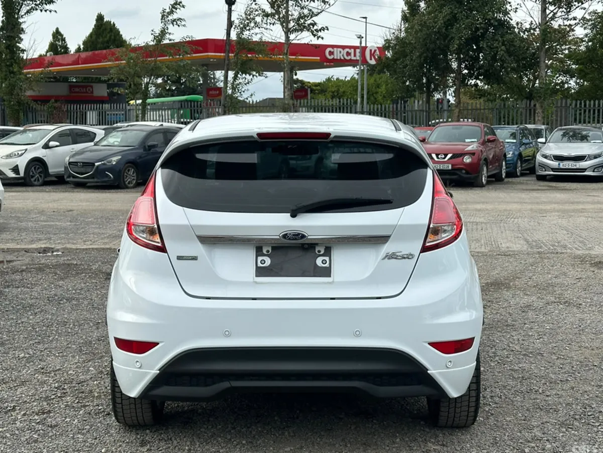 Ford Fiesta Hatchback, Petrol, 2015, White