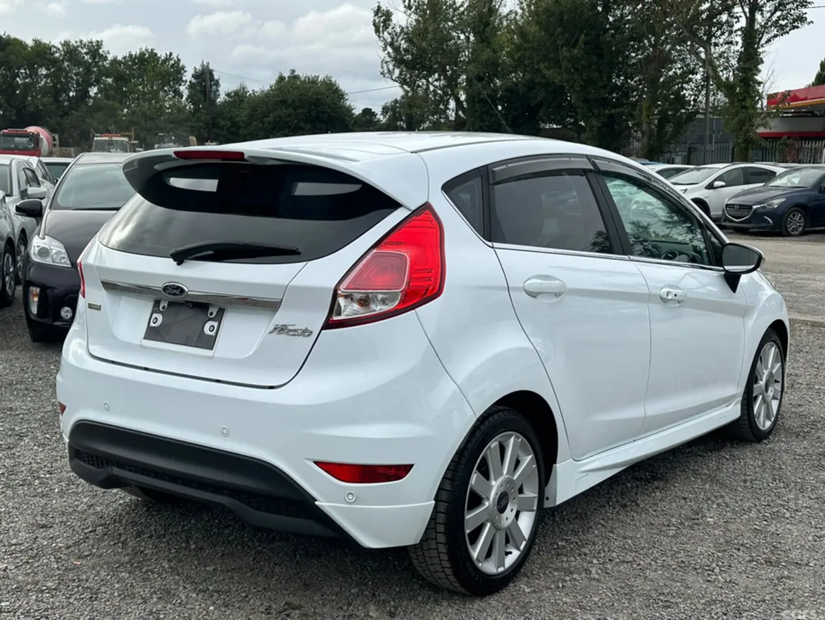 Ford Fiesta Hatchback, Petrol, 2015, White