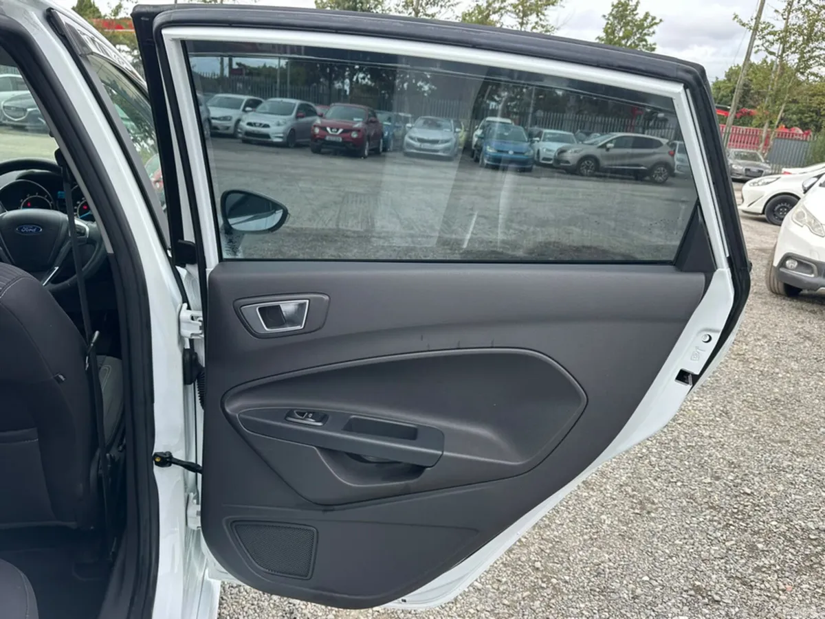 Ford Fiesta Hatchback, Petrol, 2015, White