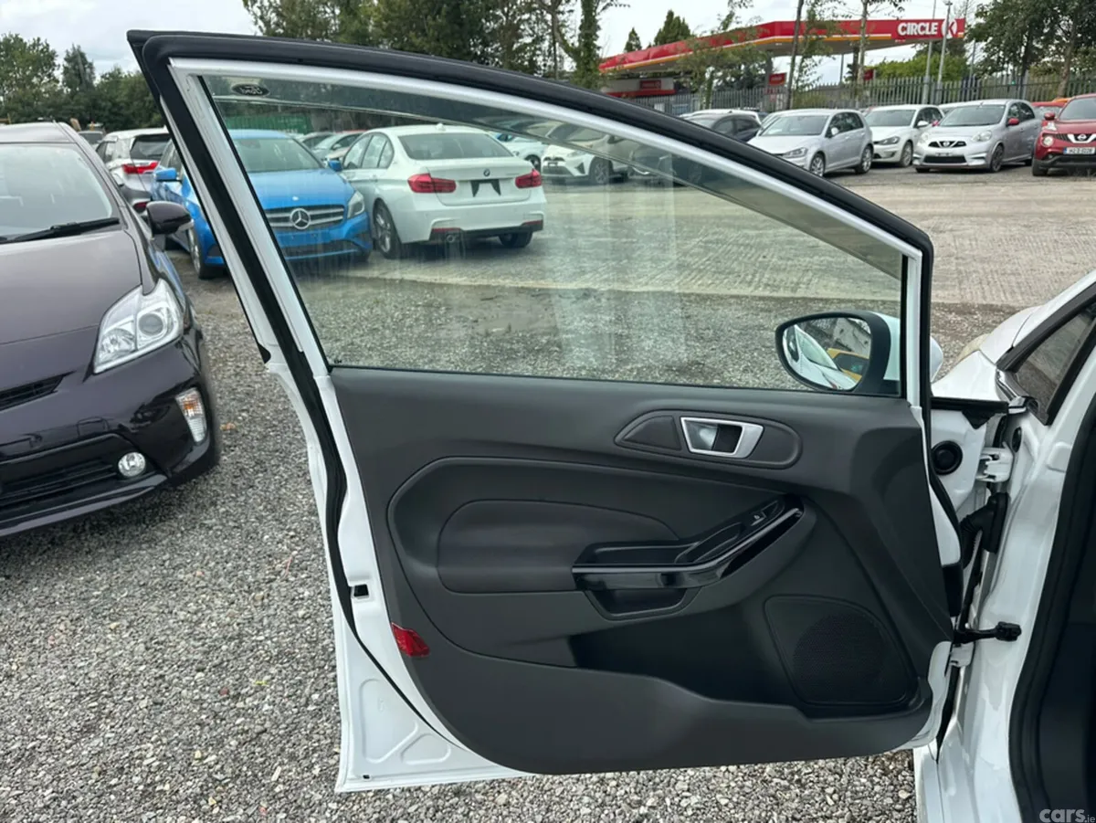 Ford Fiesta Hatchback, Petrol, 2015, White