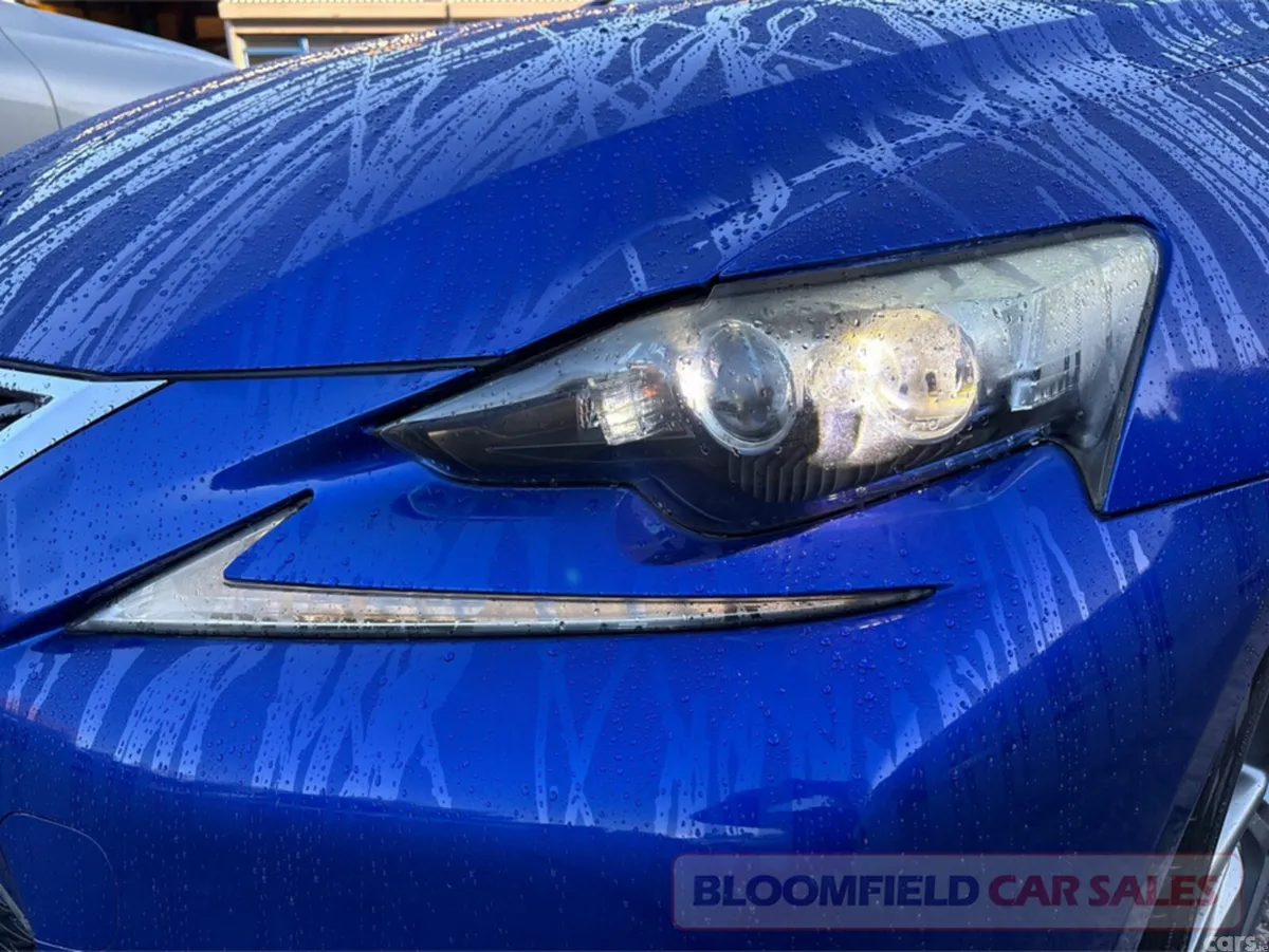 Lexus IS Saloon, Petrol Hybrid, 2013, Blue