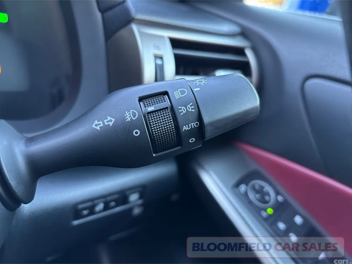 Lexus IS Saloon, Petrol Hybrid, 2013, Blue