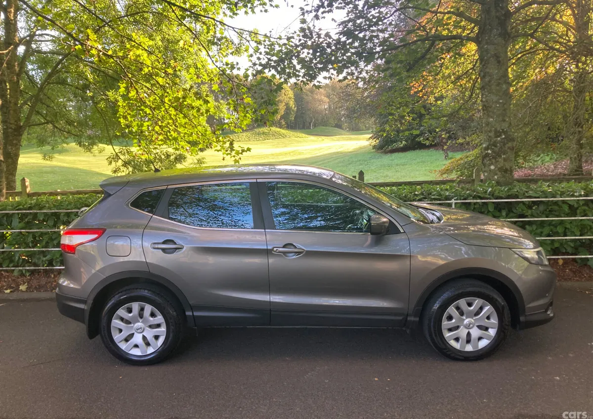 Nissan Qashqai Hatchback, Petrol, 2015, Grey