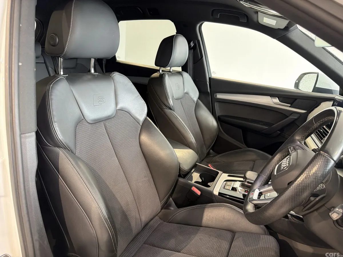 Audi Q5 SUV, Petrol Hybrid, 2023, White