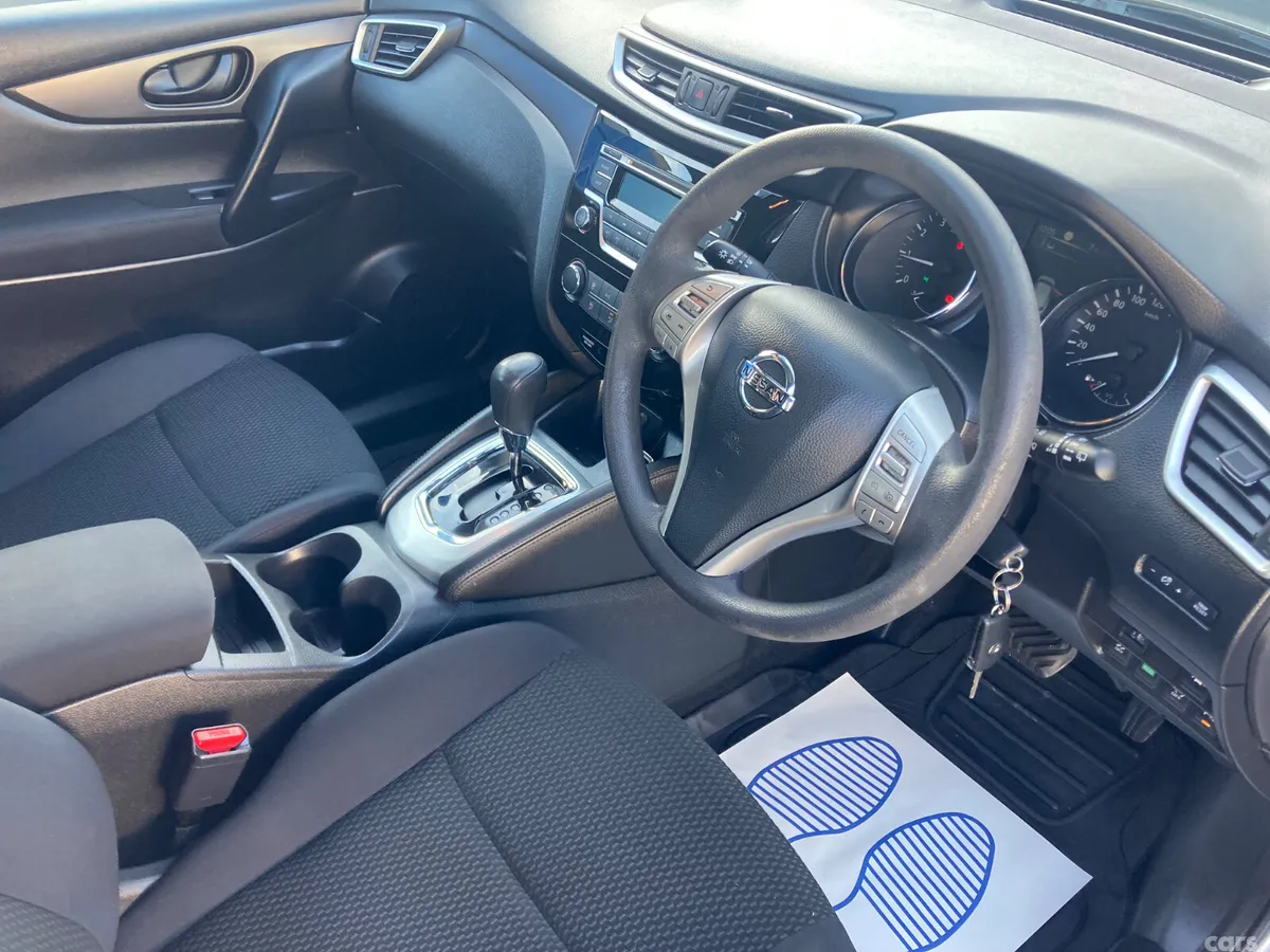Nissan Qashqai Hatchback, Petrol, 2015, Grey