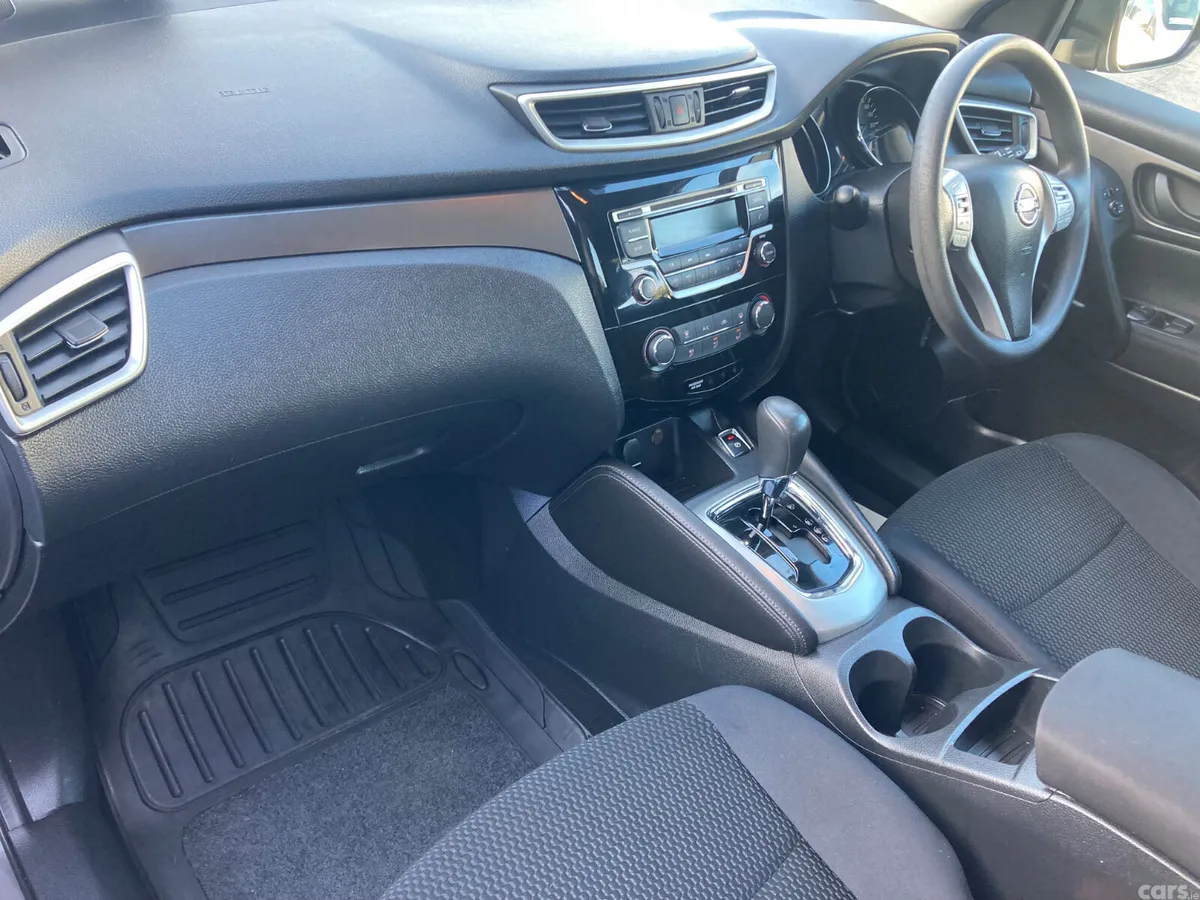 Nissan Qashqai Hatchback, Petrol, 2015, Grey