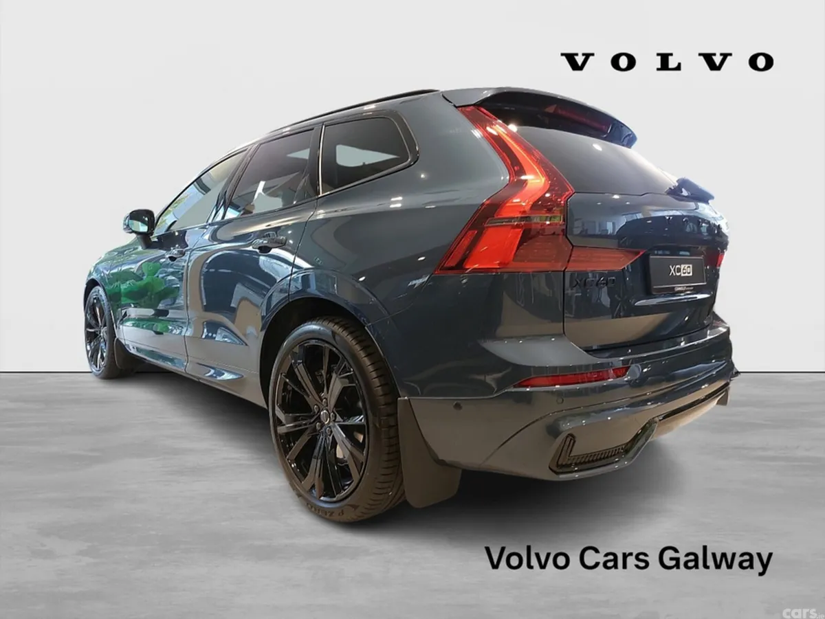 Volvo XC60 SUV, Petrol Plug-in Hybrid, 2026, Blue