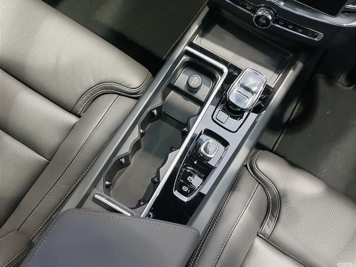 Volvo XC60 SUV, Petrol Plug-in Hybrid, 2026, Blue