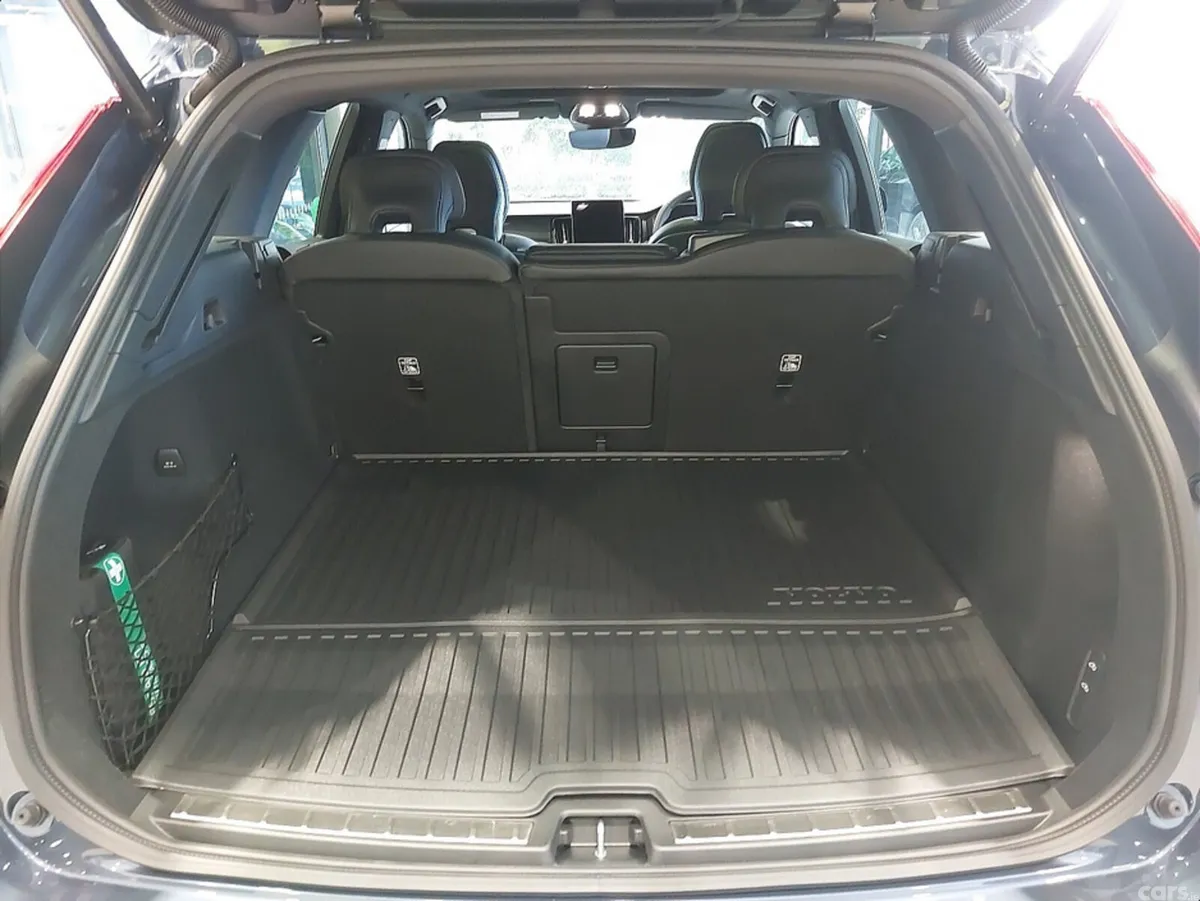 Volvo XC60 SUV, Petrol Plug-in Hybrid, 2026, Blue