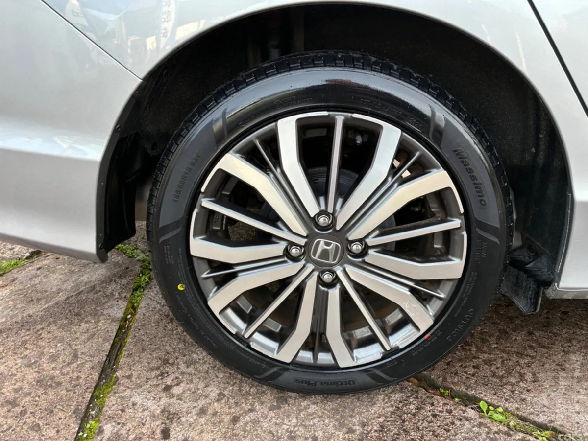 Honda Grace Saloon, Petrol Hybrid, 2018, Silver