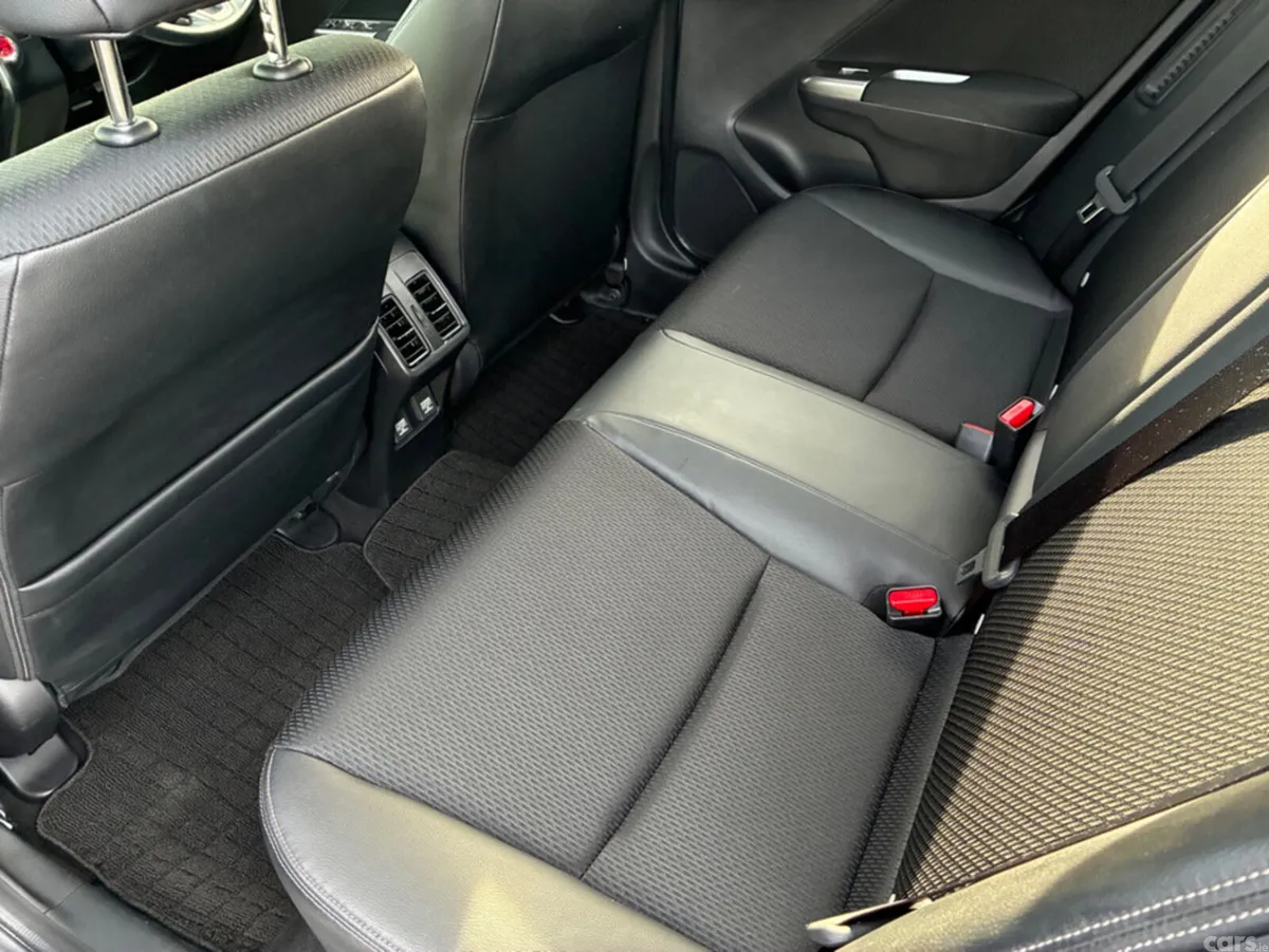 Honda Grace Saloon, Petrol Hybrid, 2018, Silver