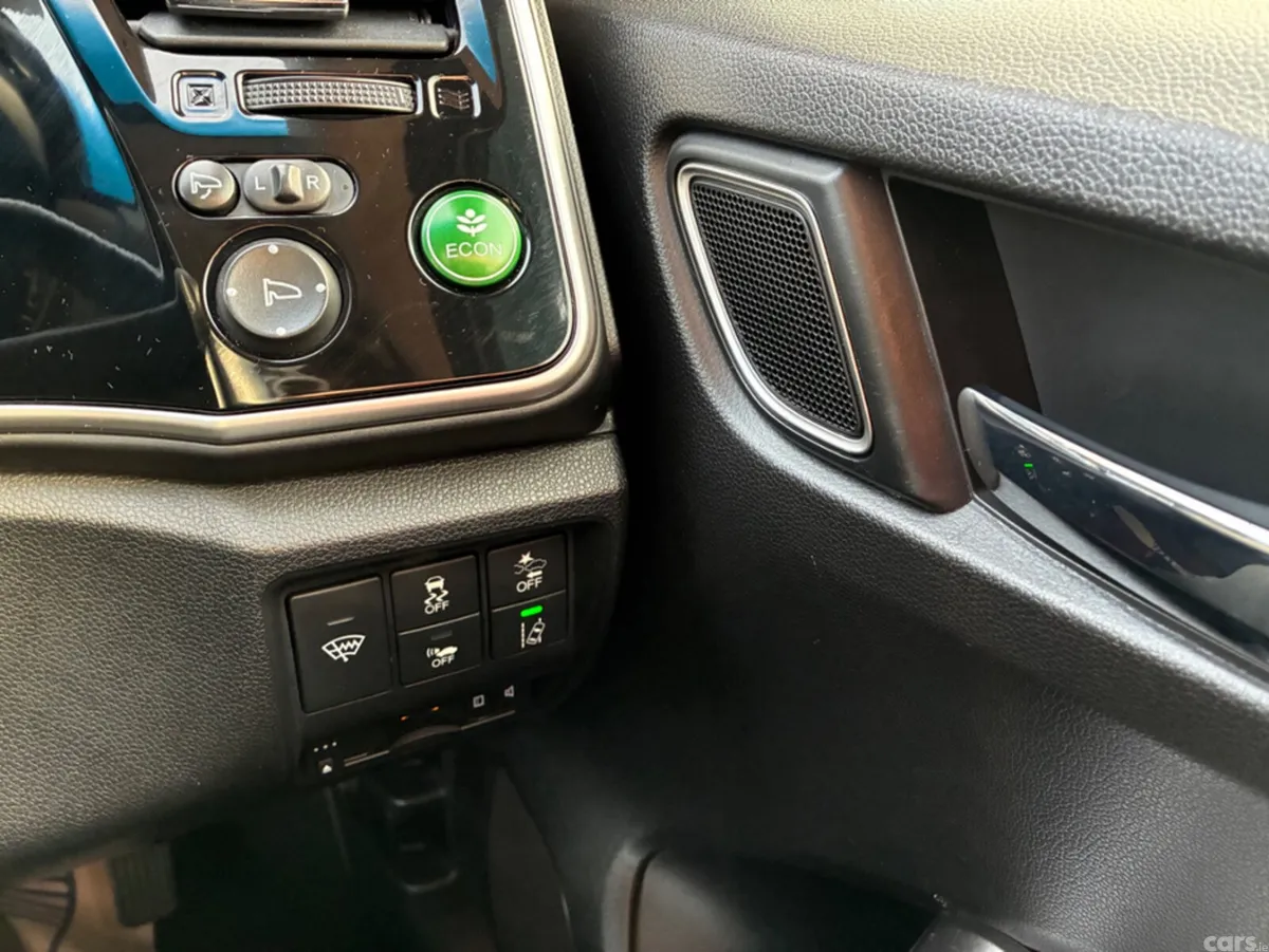 Honda Grace Saloon, Petrol Hybrid, 2018, Silver