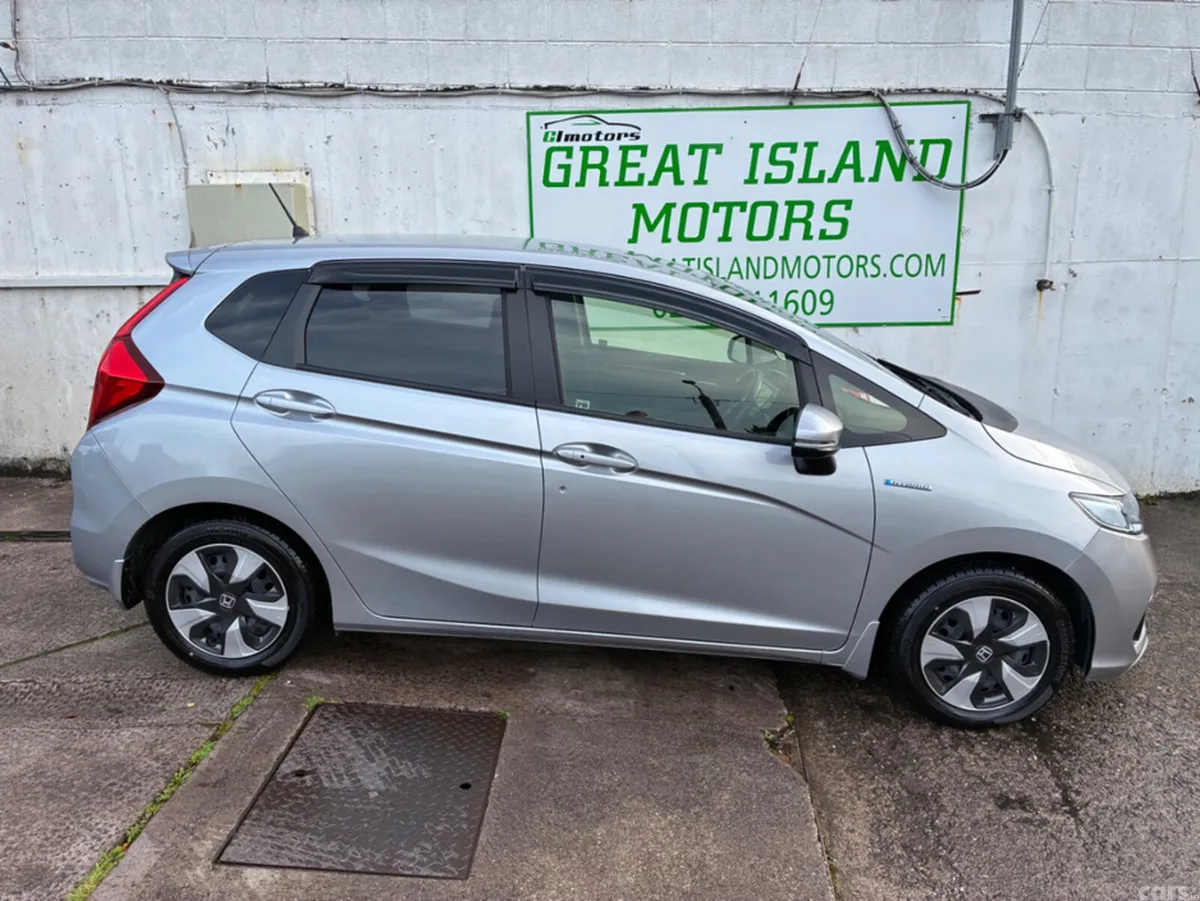Honda Fit Hatchback, Petrol Hybrid, 2018, Silver